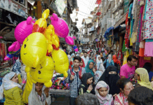 عید الفطر کی تیاریاں شباب پر: رویتِ ہلال کمیٹی کا اجلاس کل بازاروں میں خریداروں کا ہجوم، عید گاہ بھوپال میں نمازِ عید صبح 7.30 بجے