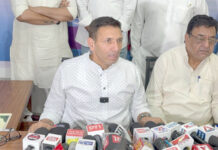 حکومت ’کسان کلیان ورش‘ منا رہی ہے اور کسان کے بیٹے کو ہی میلے میں جانے سے روکا جا رہا ہے: جیتو پٹواری