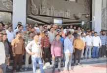 بھوپال میونسپل کارپوریشن کے ایڈیشنل کمشنر کے خلاف ملازمین کا احتجاج